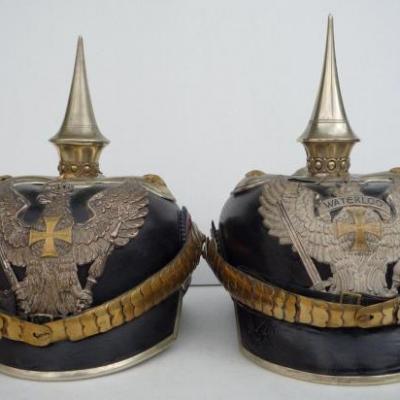 Les casques à pointe des officiers